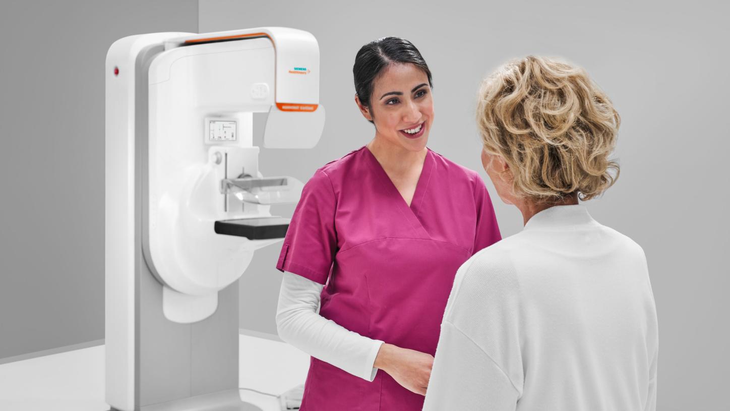 Doctor and patient with the MAMMOMAT B.brilliant