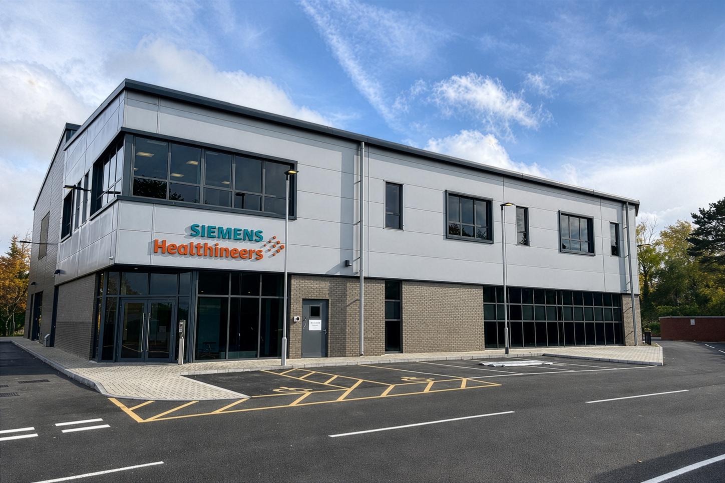 The new 8X Radiopharmacy from Siemens Healthineers in Dunstable, purpose-built with state-of-the-art technology to deliver eight times the capacity of a standard Radiopharma facility and support a regular, reliable supply of radiotracers across the UK.