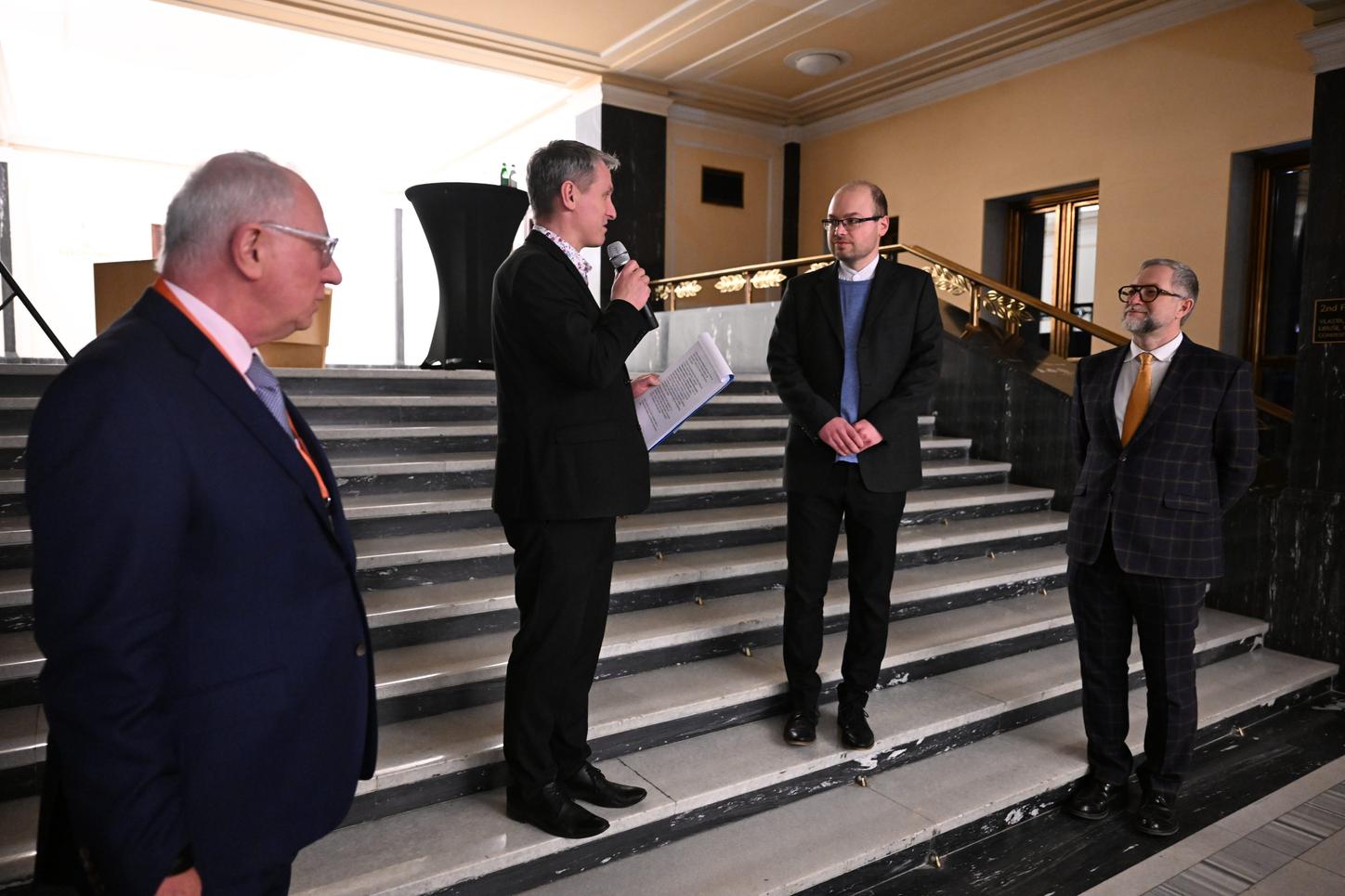 Menhir 2026 - charitativní prodej obrazů