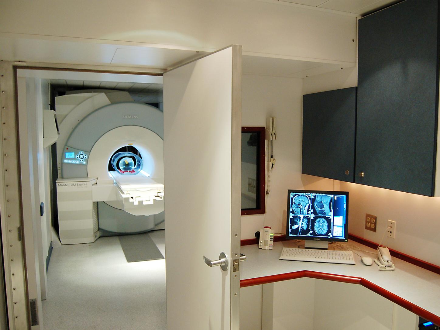 Siemens Healthineers – Refurbished Systems – Magnetresonanztomographie ecoline – Mobile MRI Scanner eco