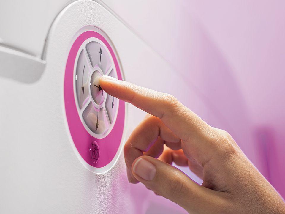 With Mammomat Inspiration, time-consuming tasks in breast care imaging are quick and simple ‒ leaving you more time to focus on your patients.