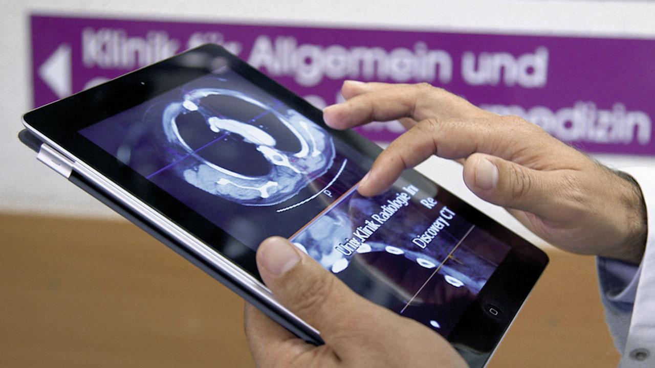 The mobile app for hospitals gives doctors direct access to clinical images no matter where they are within the medical center.