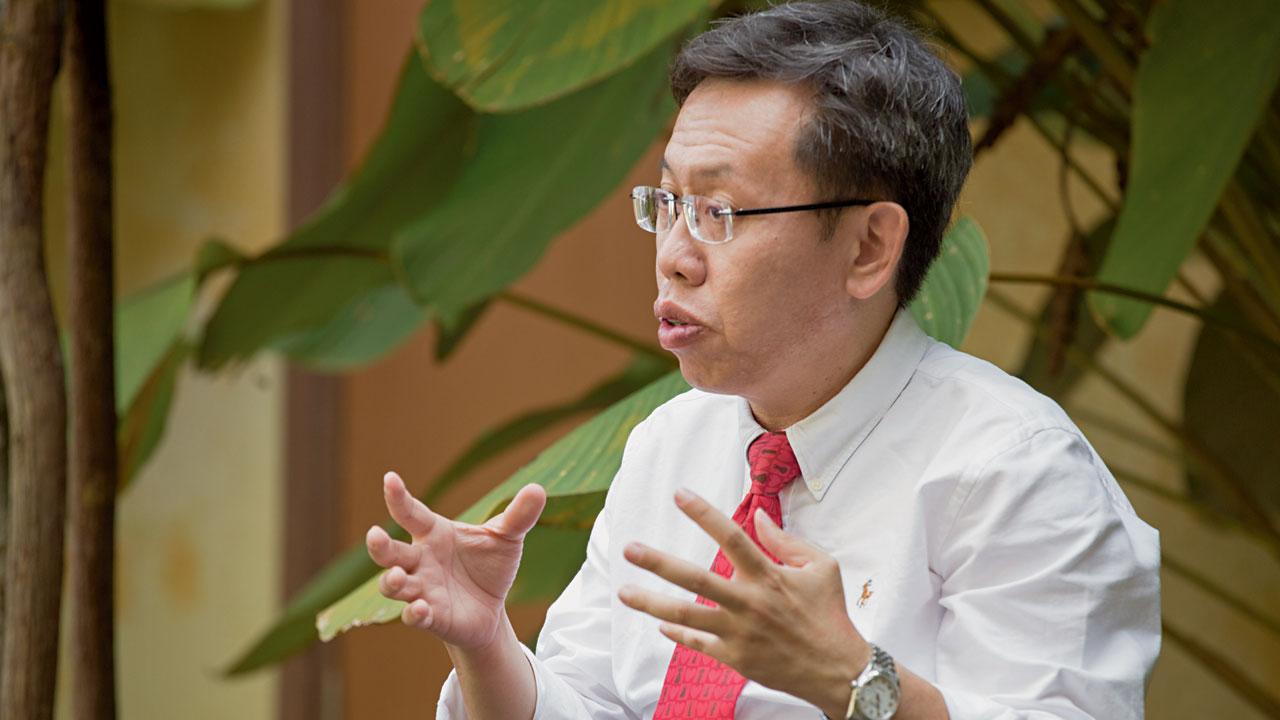 Professor Sim Kui-Hian co-founded the Sarawak General Hospital Heart Centre. 