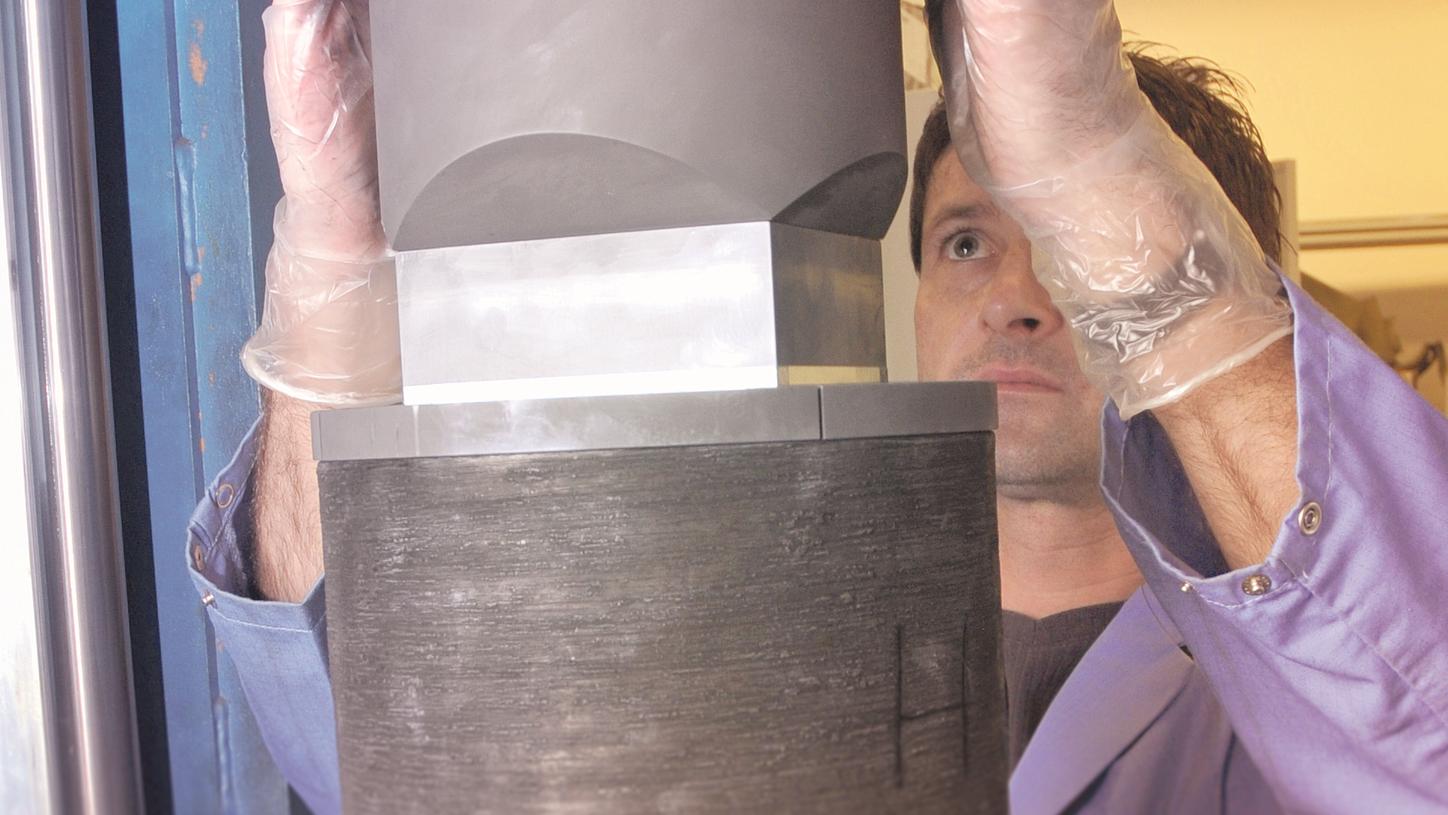 Sintering the Ceramic Material