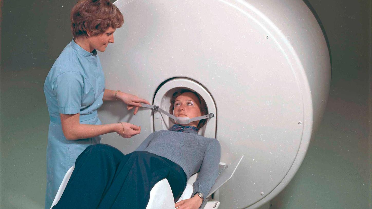 De eerste CT-scanner van Siemens, de Siretom uit 1975, was alleen geschikt voor opnames van het hoofd.