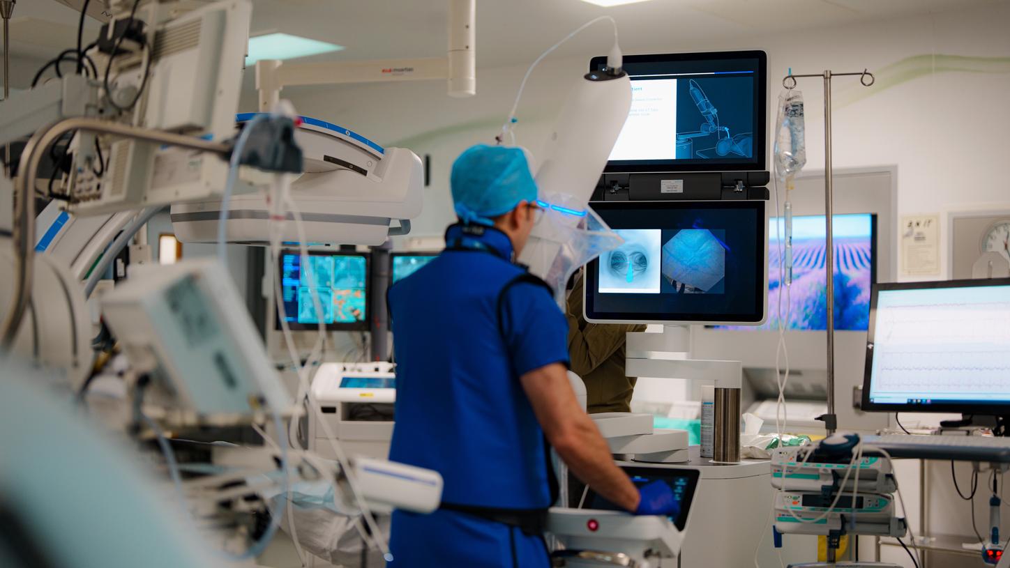 The Cios Spin mobile 2D/3D C-arm from Siemens Healthineers in action at Wythenshawe Hospital, designed to provide real-time, intraoperative imaging for safer and more precise lung biopsies.