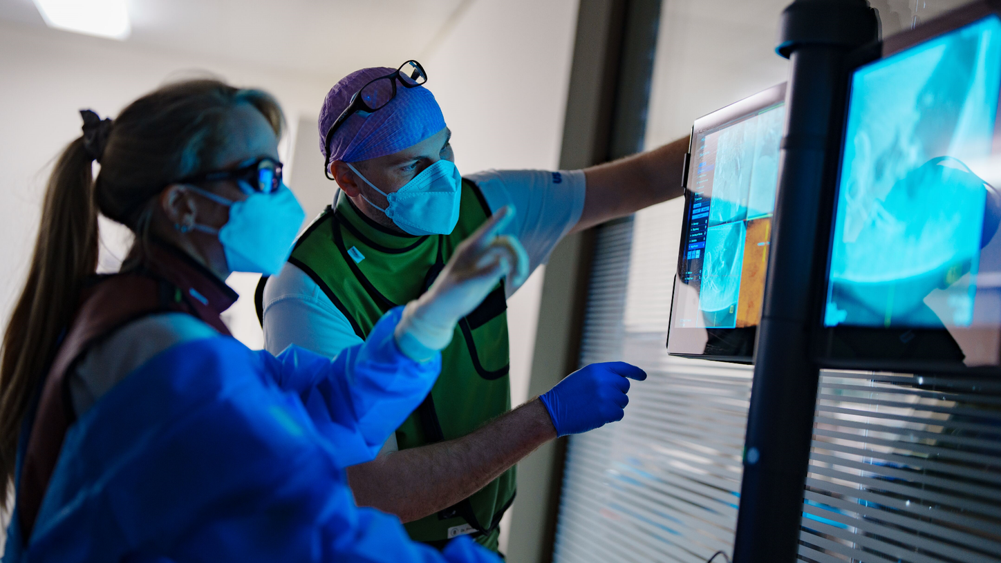 Image-guided robotic bronchoscopy with Intuitive Ion and Cios Spin, a 3D C-arm for pulmonology