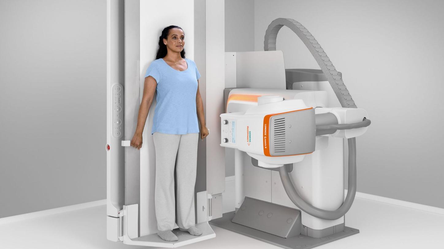 Patient on the LUMINOS Q.namix R