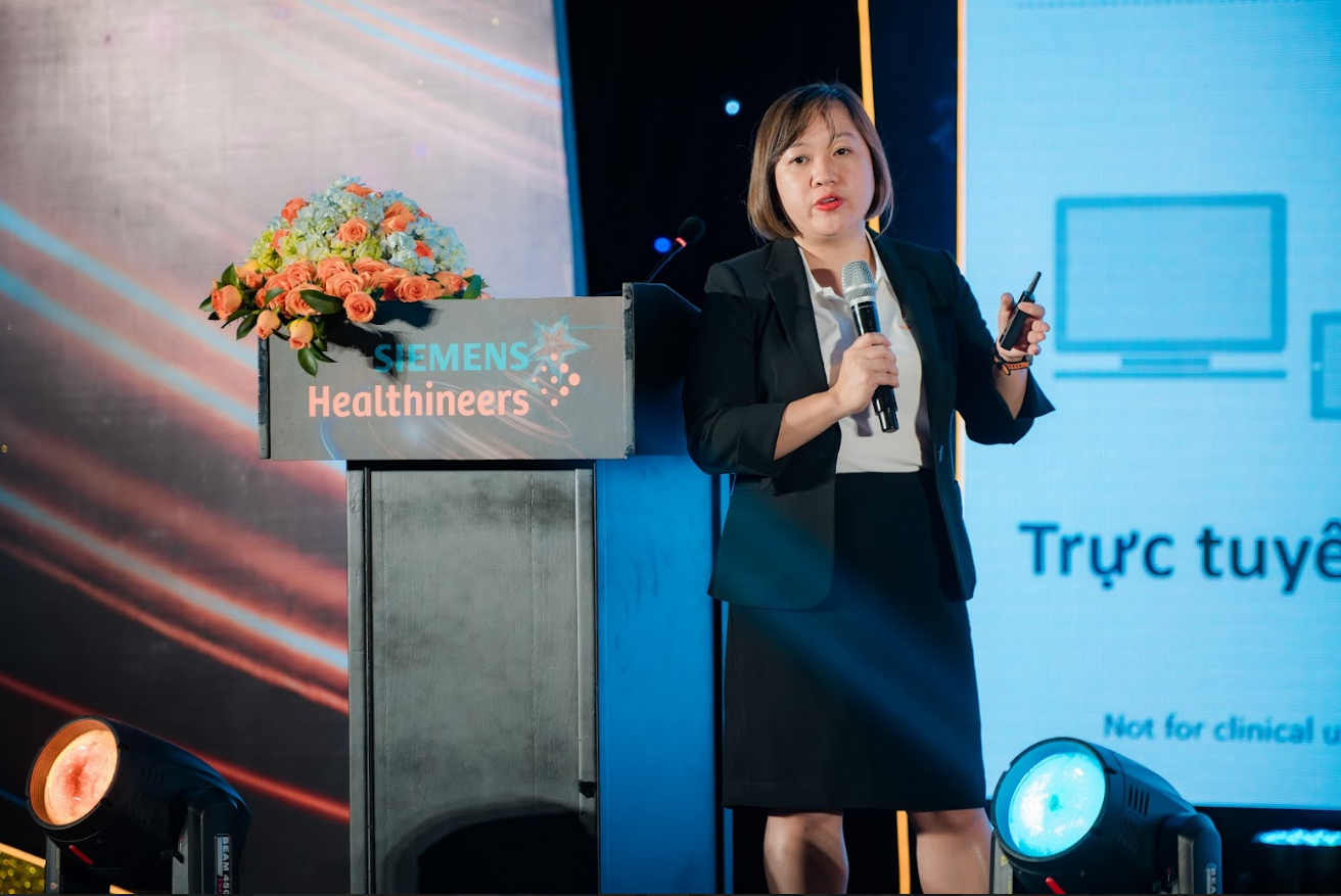 Ms Tran Minh Anh on the stage