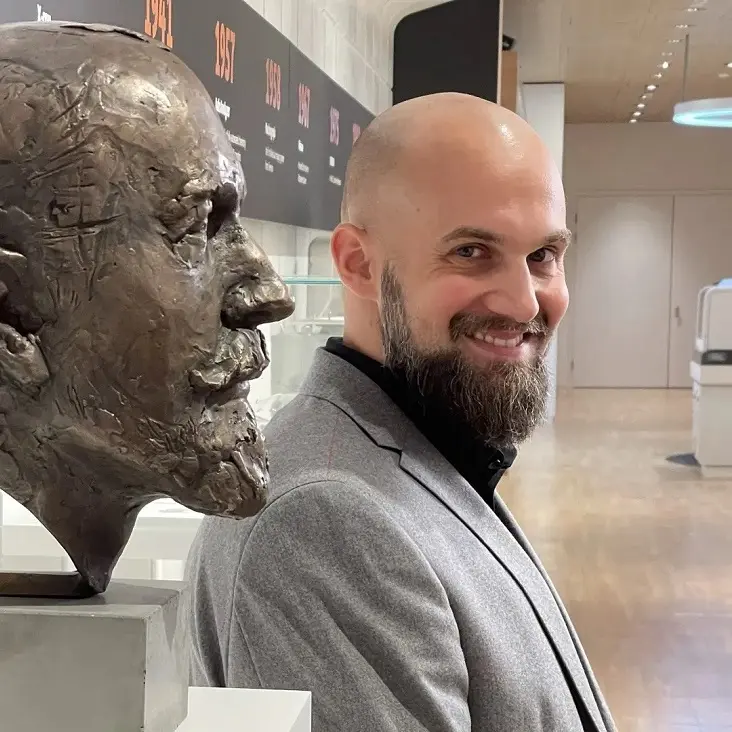 Christian Hofmann headshot