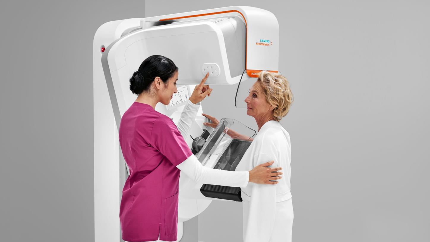 Doctor and patient with the MAMMOMAT B.brilliant