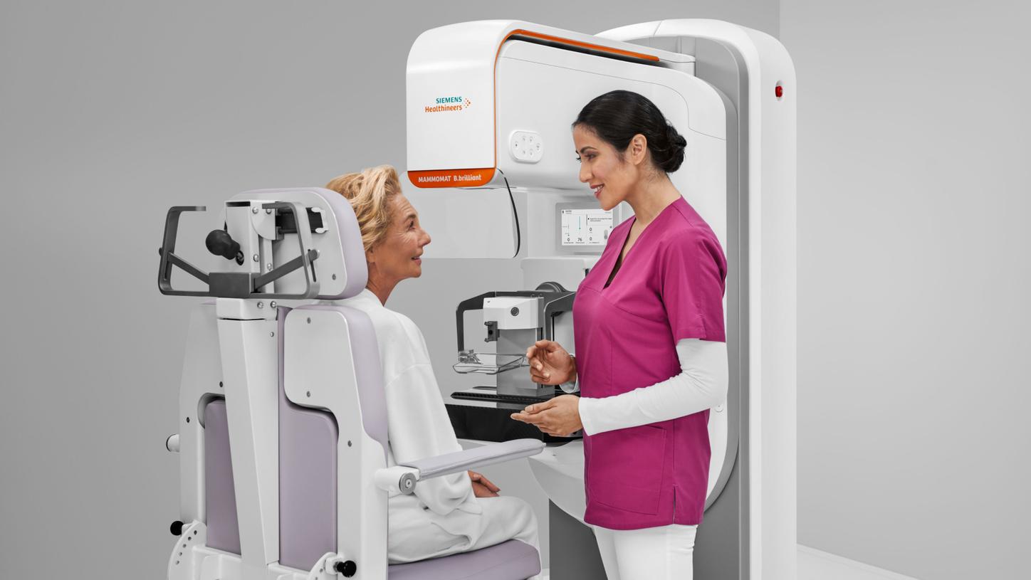 Doctor and patient with the MAMMOMAT B.brilliant