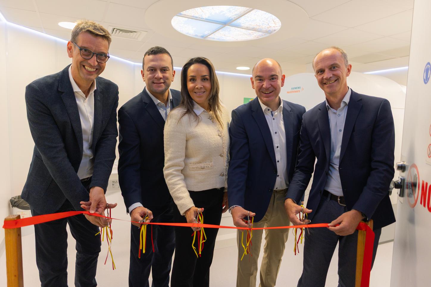 Siemens ribbon-cutting prize