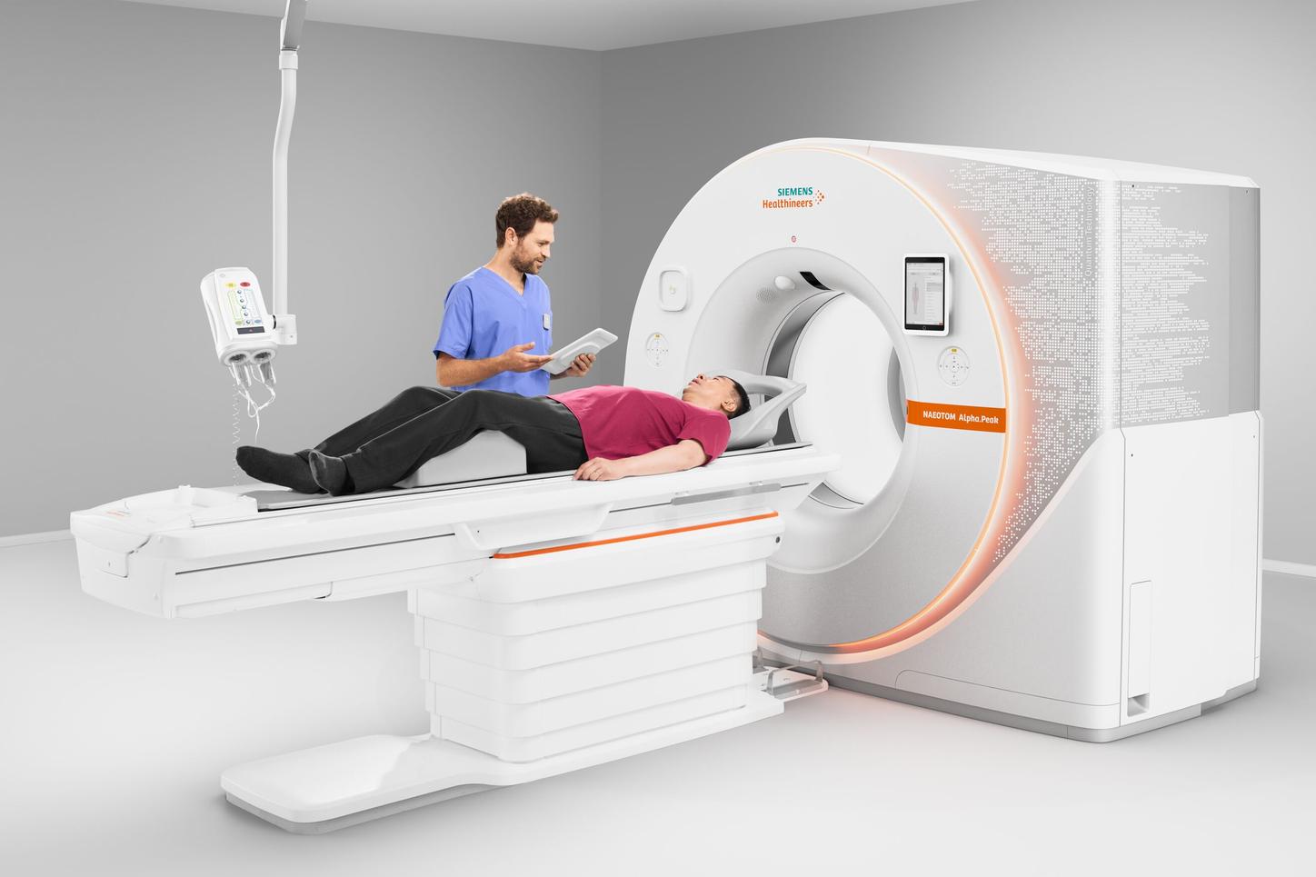 Doctor and patient with NAEOTIM Alpha.Peak