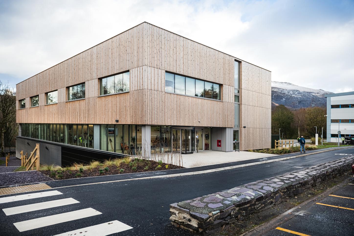 Image caption: The new IMMULITE Centre of Excellence for Immunoassay and Allergen Diagnostics in Llanberis, Gwynedd, officially opened by the First Minister of Wales, represents a multi-million-pound investment in advanced diagnostics, research, and skilled employment for the region.