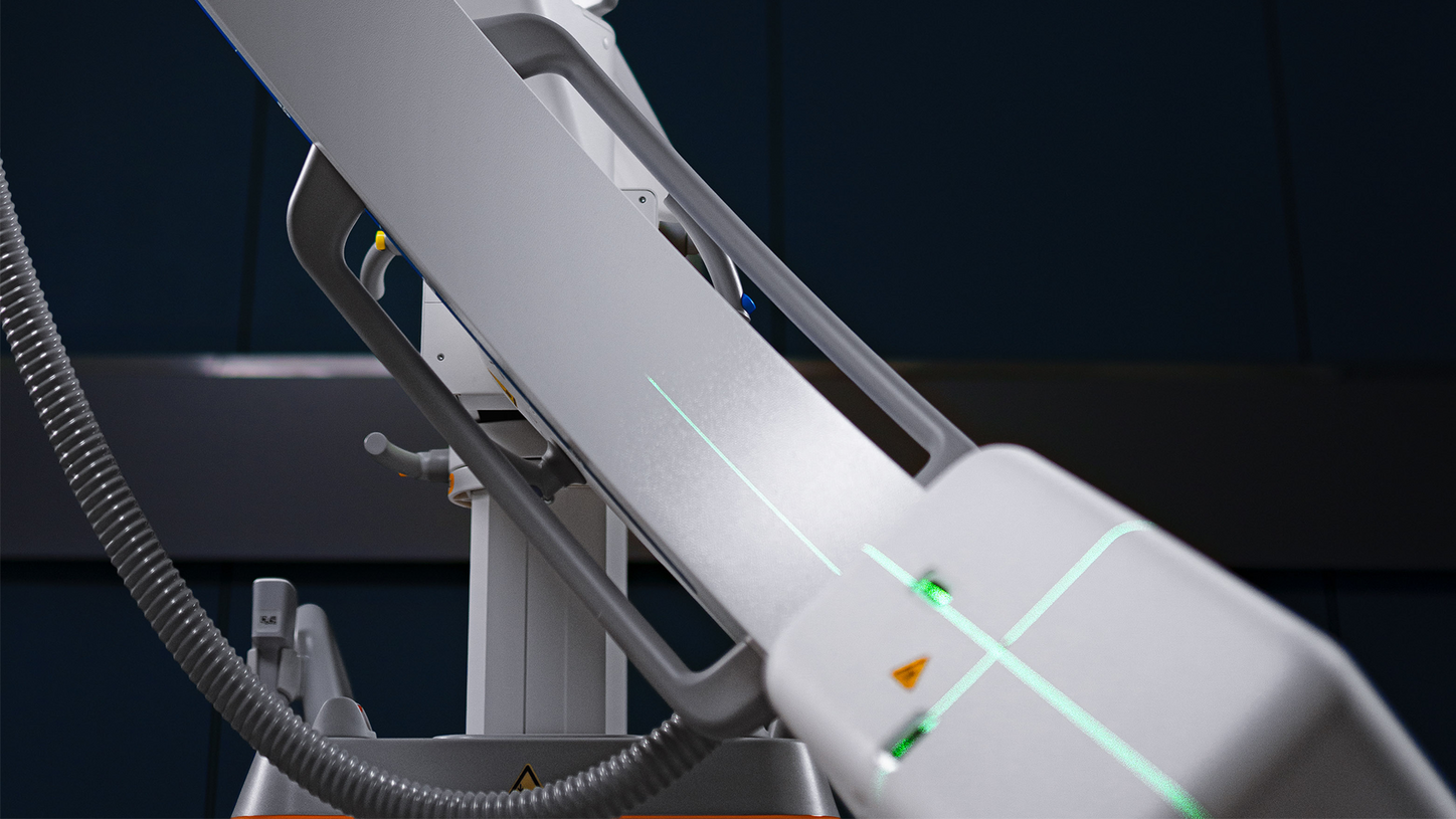 Cios Go ID with green laser localizer for confident positioning in the operating room.