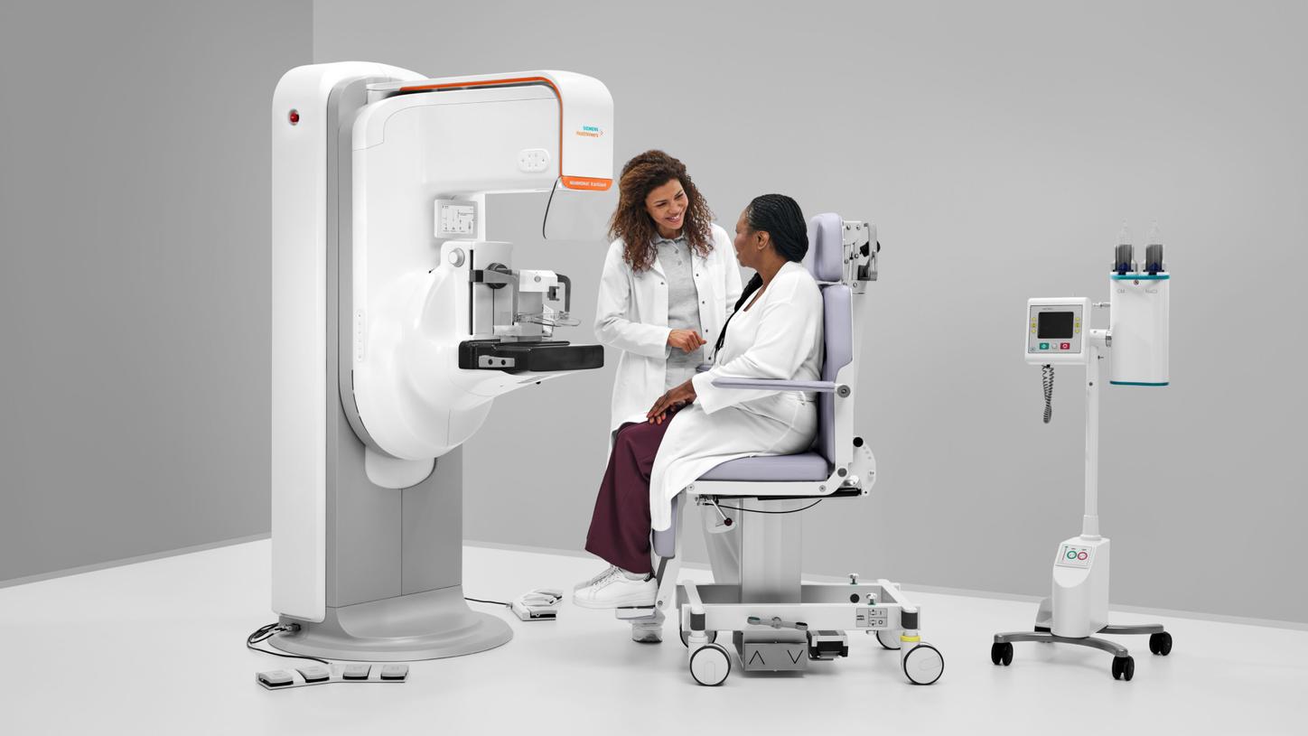 Doctor and patient with the MAMMOMAT B.brilliant