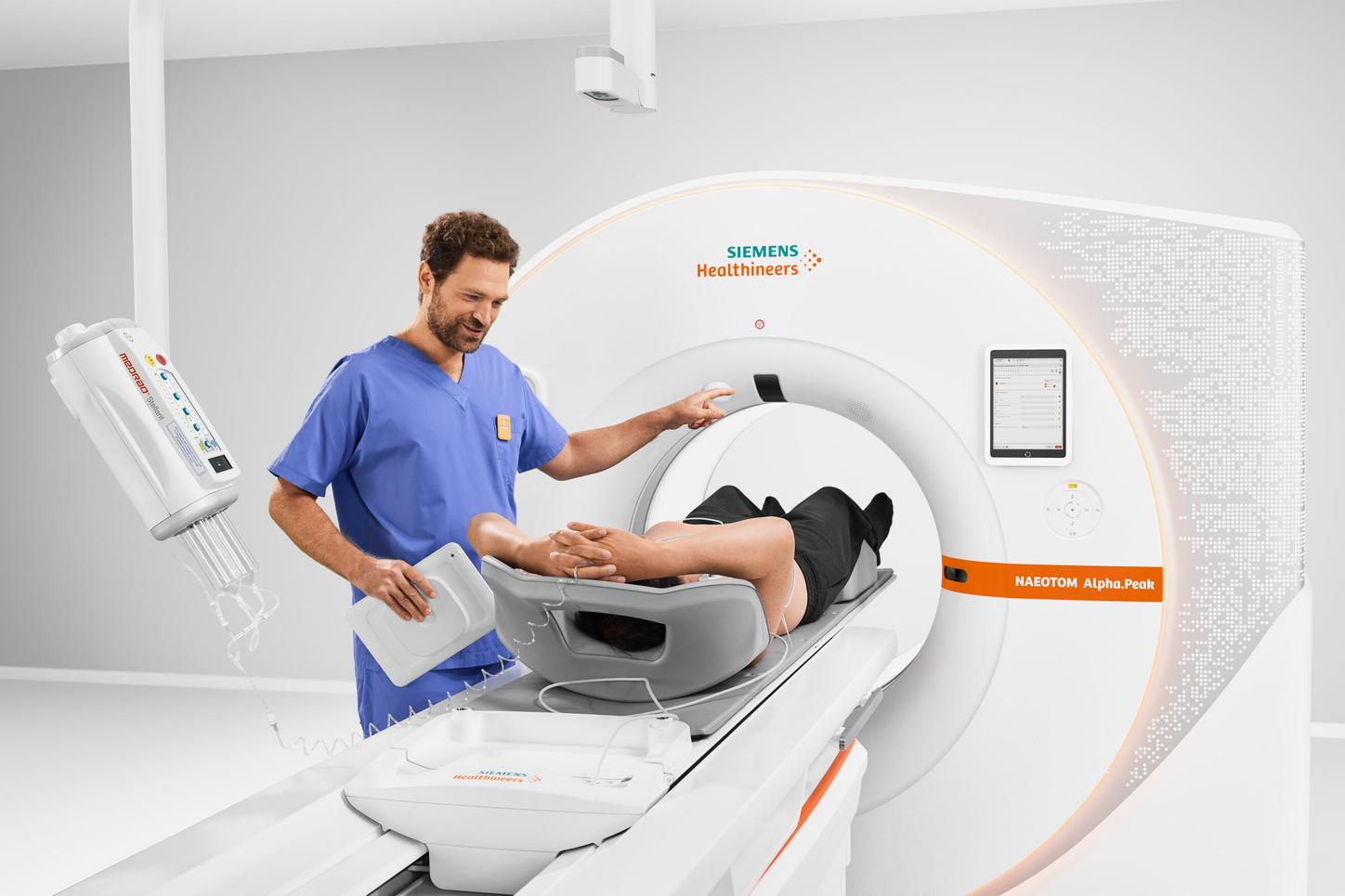Doctor and patient with NAEOTIM Alpha.Peak