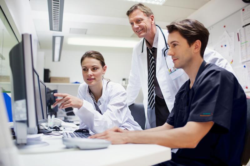 Medical professionals collaborating togehther