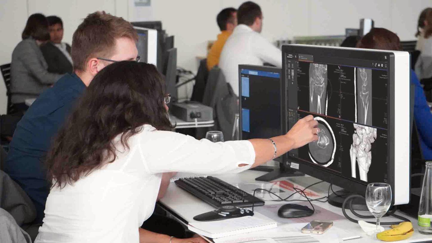 Twin Robotic X-Ray with Multitom Rax