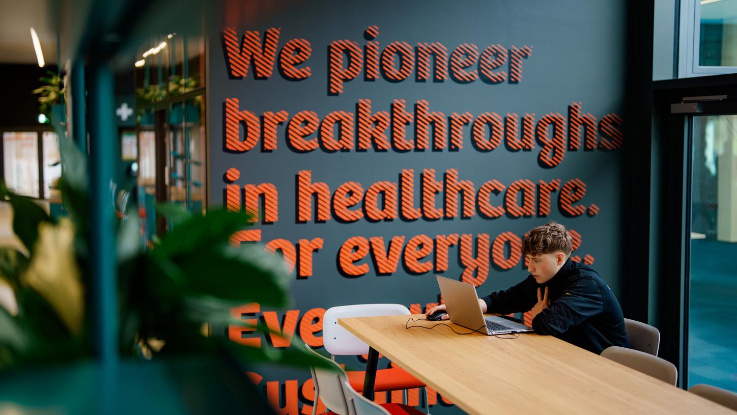 Siemens Healthineers employee working in an office