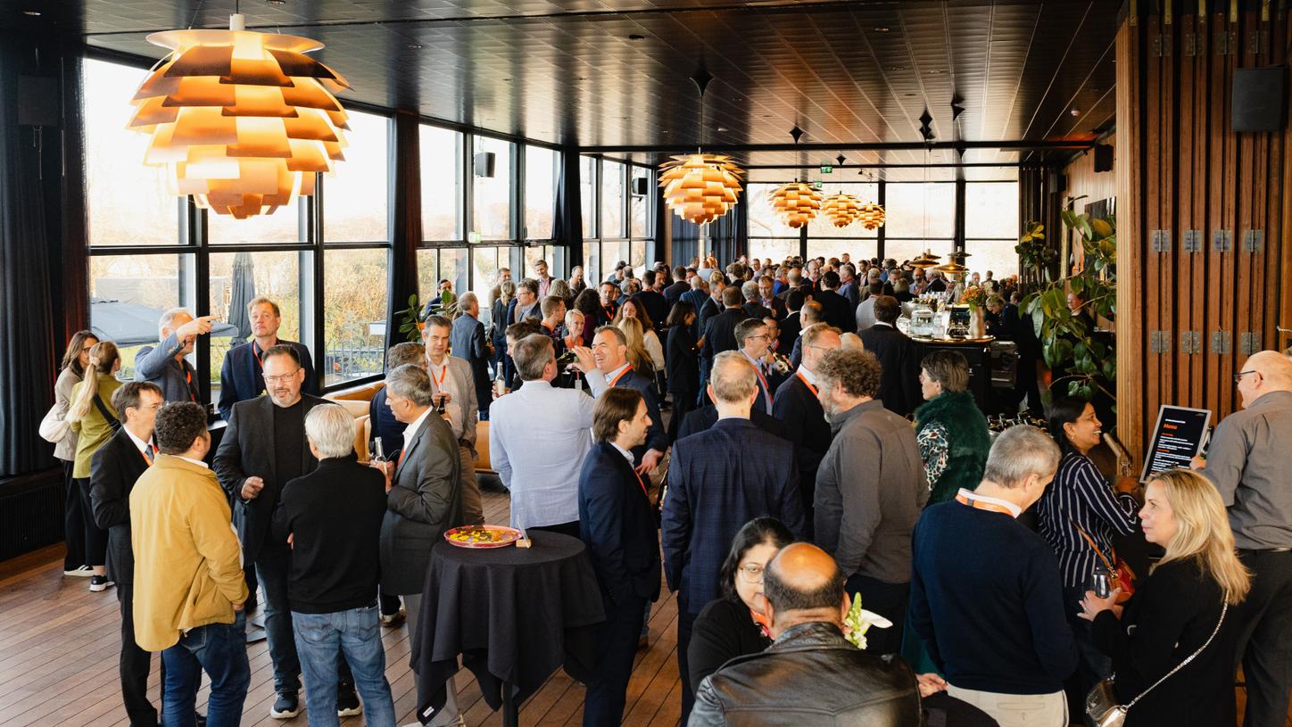 The Friday evening event provided a comfortable atmosphere for attendees to reconnect with global molecular imaging experts and exchange ideas.
