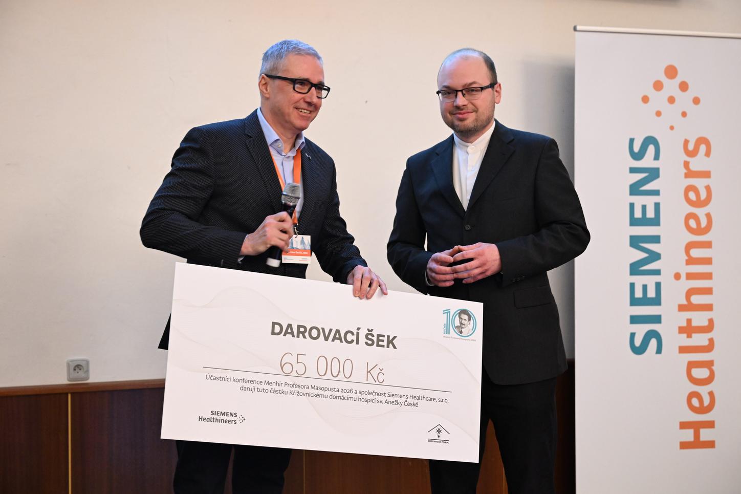 Menhir 2026 - předání šeku 