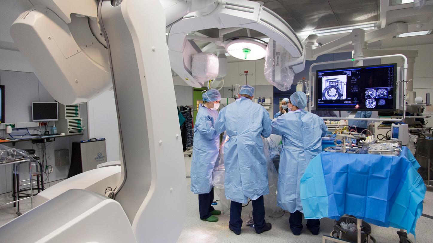 Hybrid OR Cliniques Universitaires Saint-Luc, Bruxelles (Belgium)