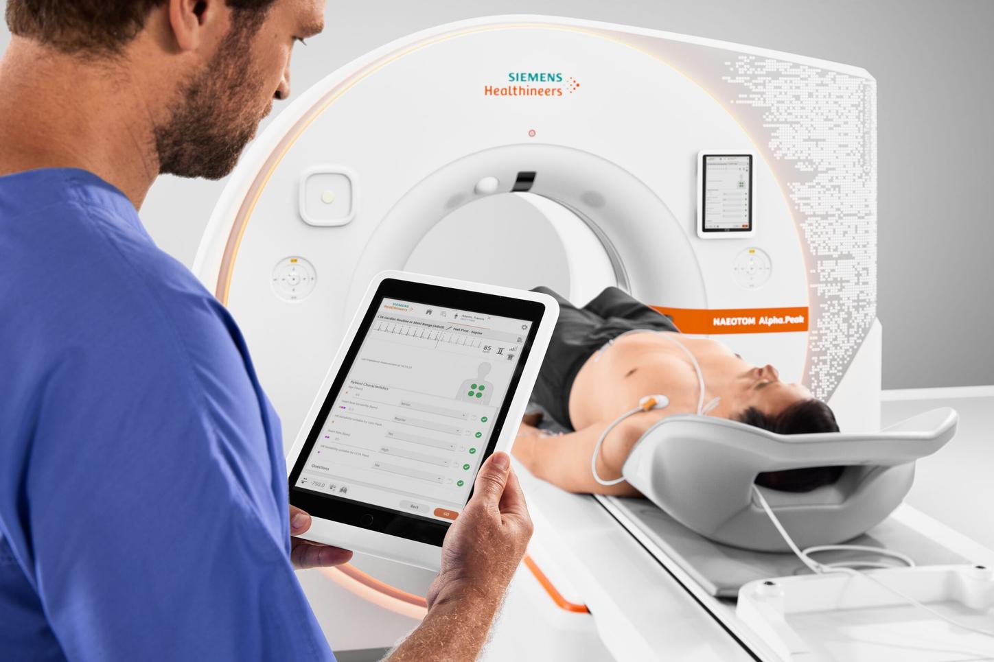 Doctor and patient with NAEOTIM Alpha.Peak