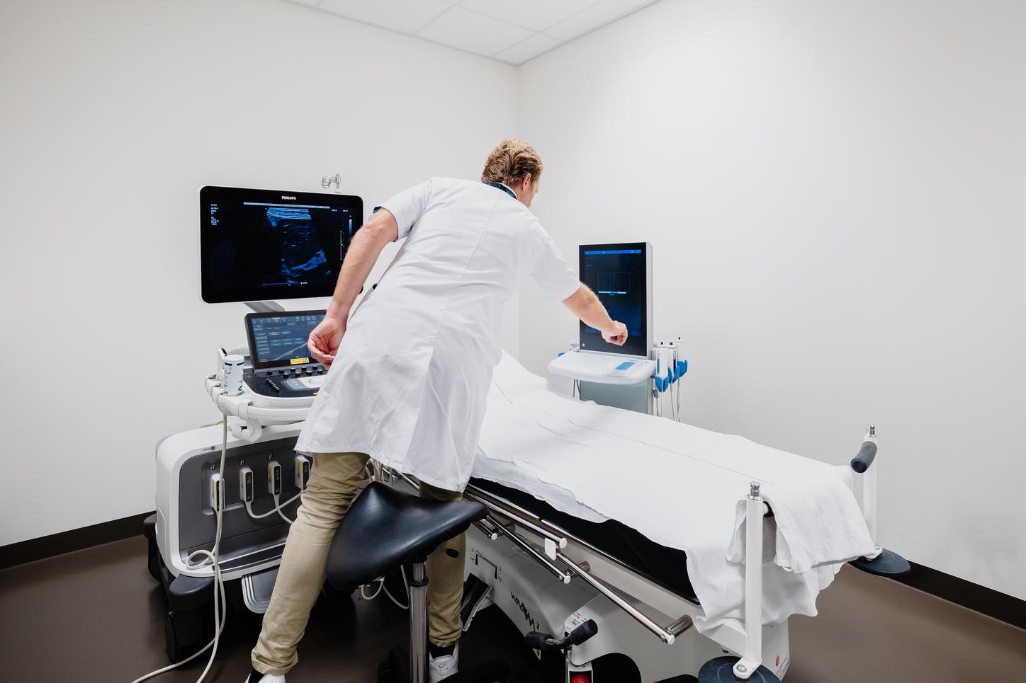 Onderzoekskamer voor patiënten met leververvetting en  -verlittekening op de MASH-poli van het Erasmus mc