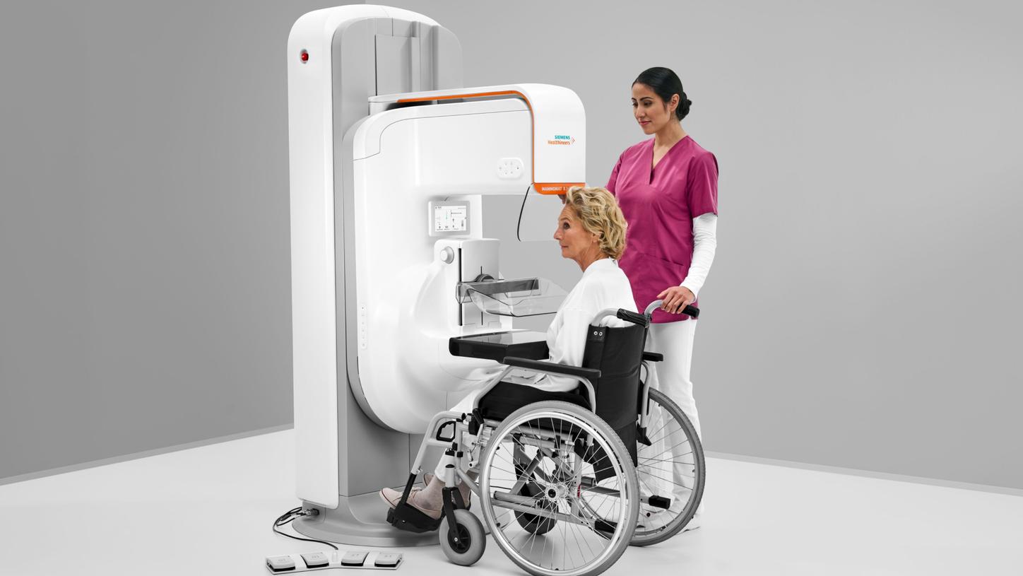 Doctor and patient with the MAMMOMAT B.brilliant