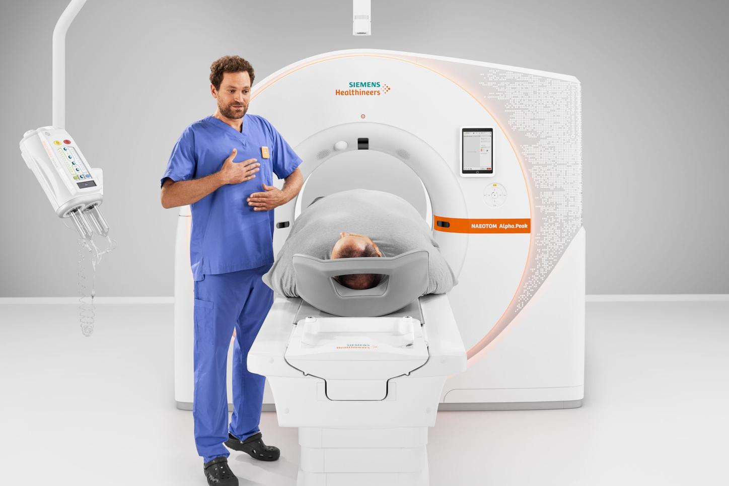 Doctor and patient with NAEOTIM Alpha.Peak