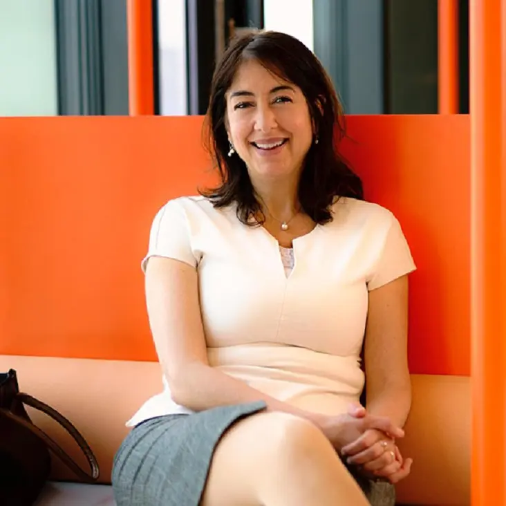 Elena Nioutsikou headshot