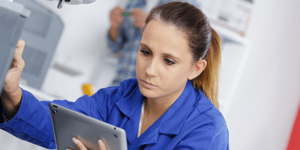 A nurse operating a smart driving SOMATOM On.site