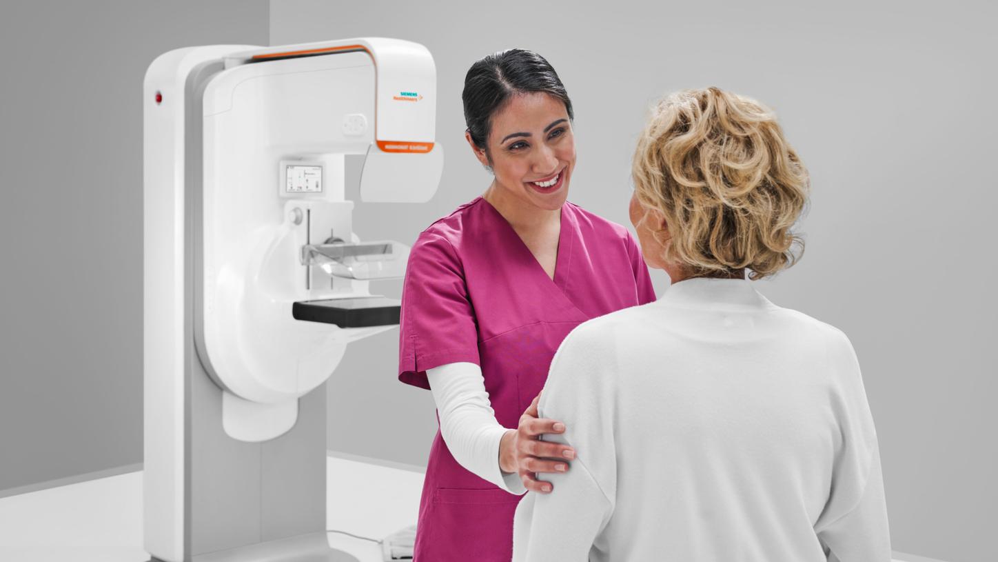 Doctor and patient with the MAMMOMAT B.brilliant