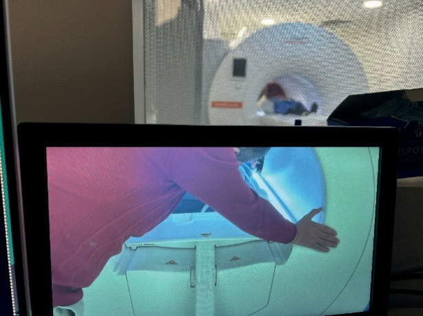 Patient with claustrophobia for Shoulder MRI examination
