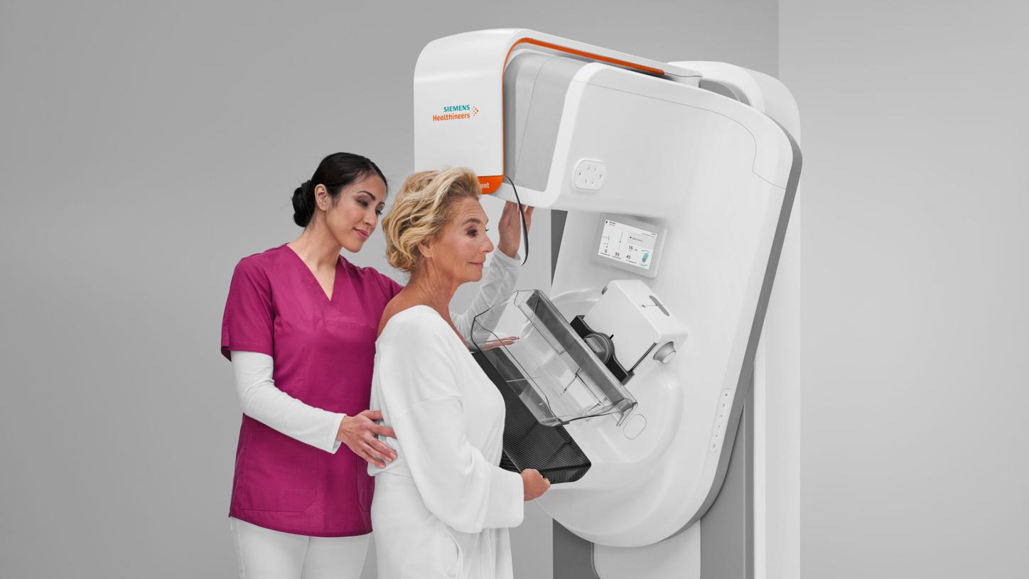 Doctor and patient with the MAMMOMAT B.brilliant