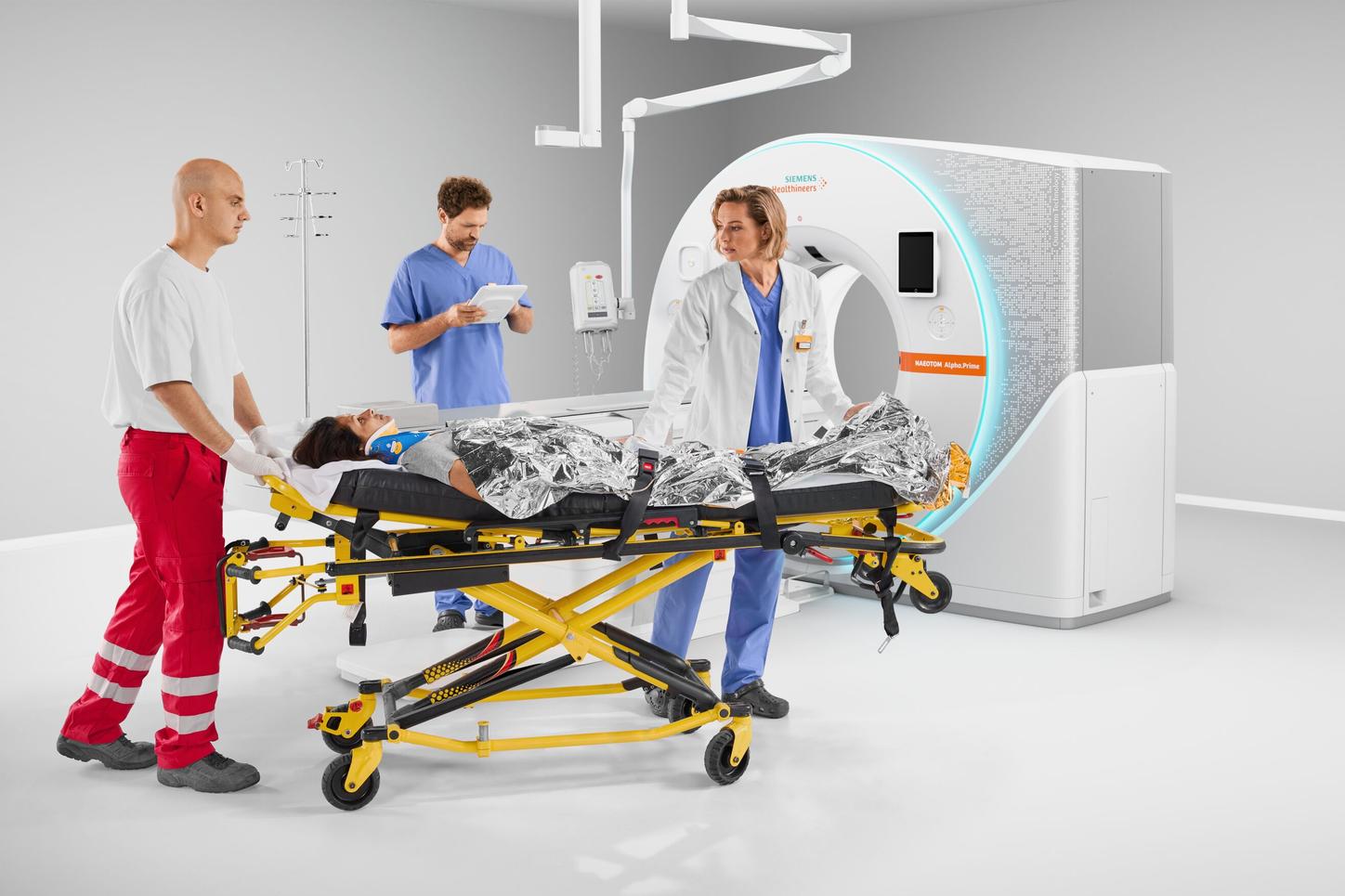 Doctors and a patient on a stretcher with the NAEOTOM Alpha.Prime