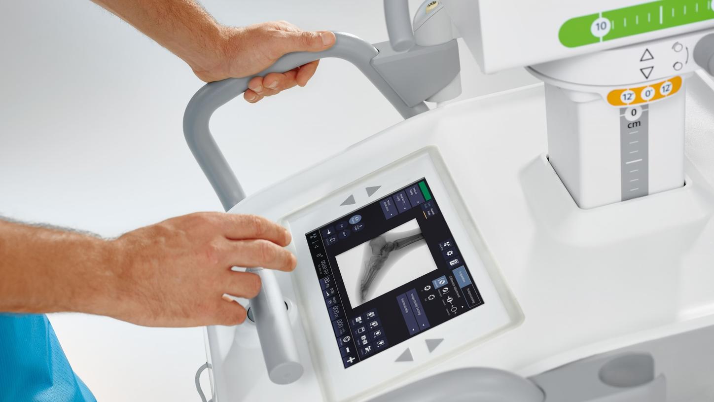 Streamlined operational workflows with Cios Select, a 2D C-arm for surgery.